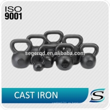 hierro fundido negro pintado kettlebell para levantamiento de pesas